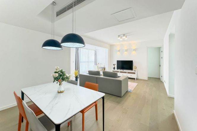 2BR/Xujiahui/Good lighting/Near Metro/