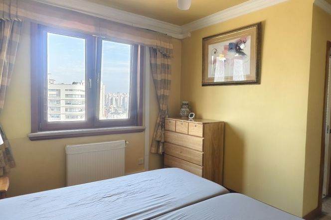 Xujiahui High-Rise Room with City View