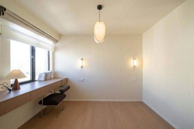 Jing'an Changping rd 130 sqm 2 br Apt&Balcony with huge living room