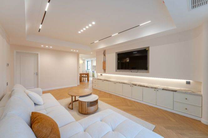 Modern decoration 3brs with floor heating and balcony in Xuiahui 