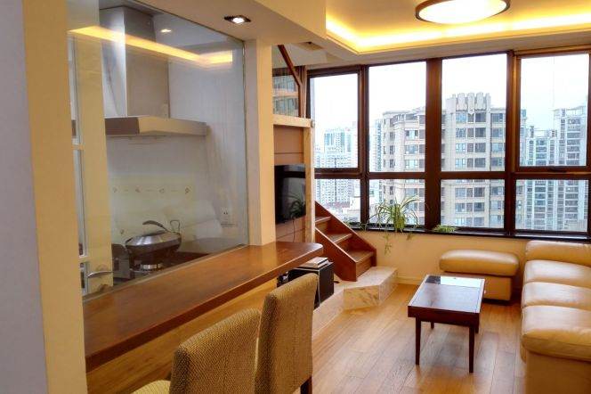 Modern 102m² LOFT: 2 Bed, 2 Bath near Shanghai Railway Station