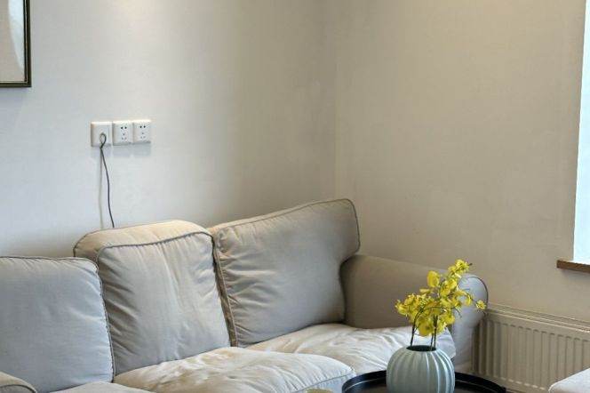 High-rise 2br Flat close to West Nanjing Road