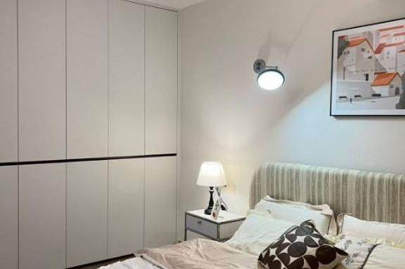 Hongkou newly renovated 110 sqm 2 br Apt with modern furniture 12K