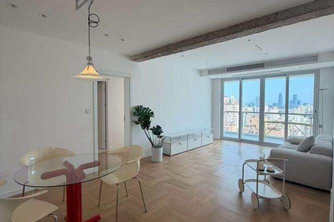 Moder decoration 2brs with floor heating and balcony in Xujiahui