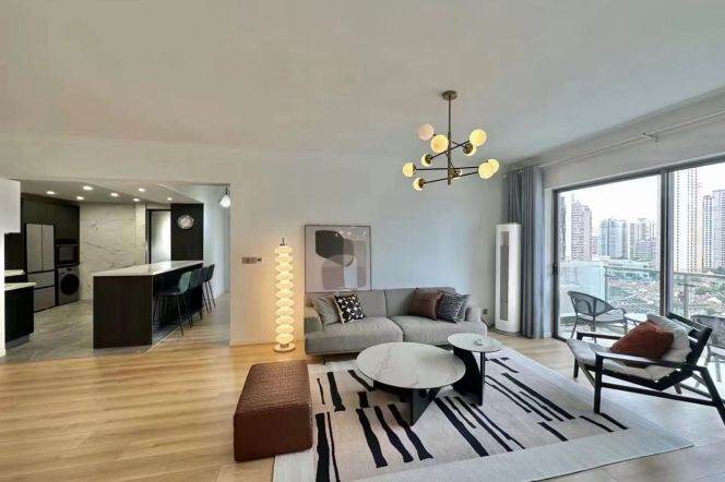 Modern decoration 3brs with floor heating and balcony in Xintiandi 
