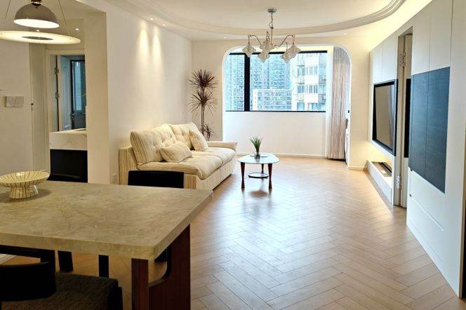 Jing'an, 3br, 2ba, with a outdoor balcony, walk-in  closet, high floor view| 2 mins walk to L14