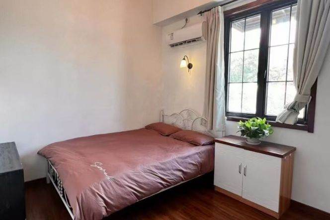 High-ceiling Bright 2Br/1Lr/1Bt with Many Windows@L13 Middle Huaihai Rd Station 
