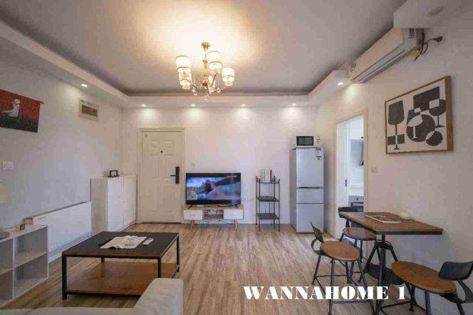 Modern&Bright&Spacious 2Bdrs 1Bath Apt+Jing An Temple+Stunning View+Large Balcony