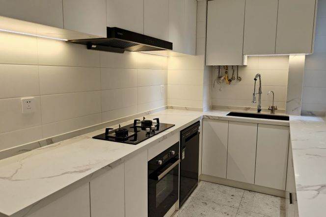 Jing'an, 2br, 1ba, with a storage room, a walk in closet | 5 mins to L14 Wuding Rd St