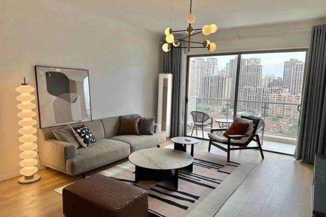 Modern decoration 3brs with floor heating and balcony in Xintiandi 