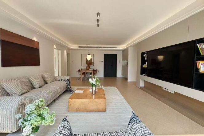 Huangpu spacious & charming 4-bedroom 2bt with 32k