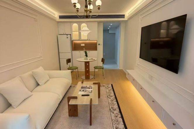 Newly Renovated 1Br/2Lr/1Bt with Large Windows@L10/11 Jiaotong University Station 