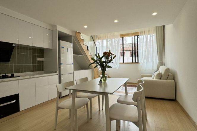 Fumin rd newly renovated chic &bright 1 bedroom old house for 9K