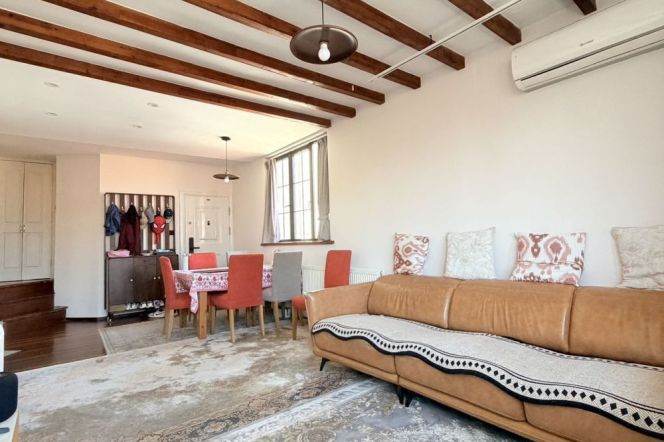 iapm 3 bedroom cozy old Apt with private terrace for 16K