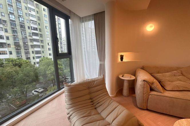 Nice Compound Elevator 2Br/2Lr/1Bt@L9 Hechuan Rd Station 