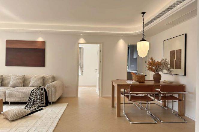 Modern decoration 4brs with floor heating  belonged to Xintiandi area,