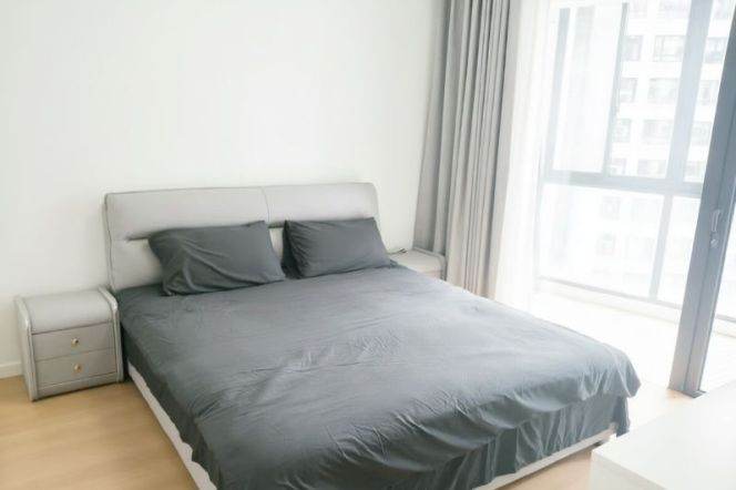 Modern decoration 2brs with floor heating in Gubei area