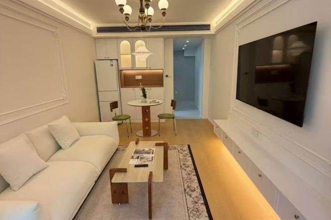 Newly Renovated 1Br/2Lr/1Bt with Large Windows@L10/11 Jiaotong University Station 