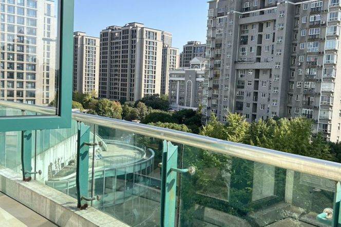 Modern decoration 1bedroom with balcony and river view nearby Huang pu river