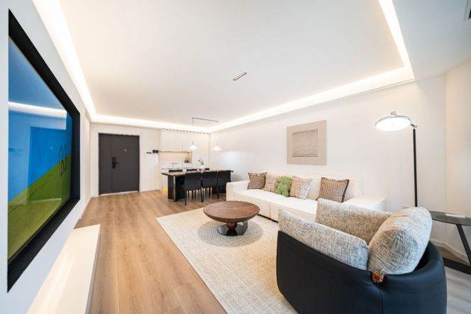 2+1 Rooms, 2 Baths with Open Balcony/ Floor heating/Dish washer, 150 sqm @ Shuicheng metro L10