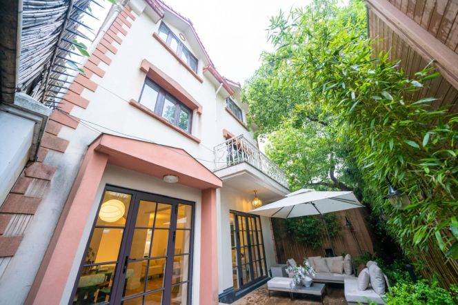 Detached Villa 4br - Yuyuan Rd - 4 mins walk to Line 2/11 Jiangsu Road
