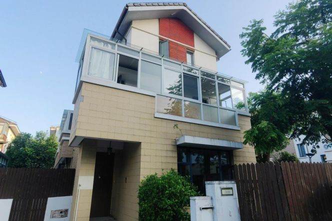 Single House 4-bedroom with 80sqm yard in PuDong,KangQiao ,near Nord Anglia School