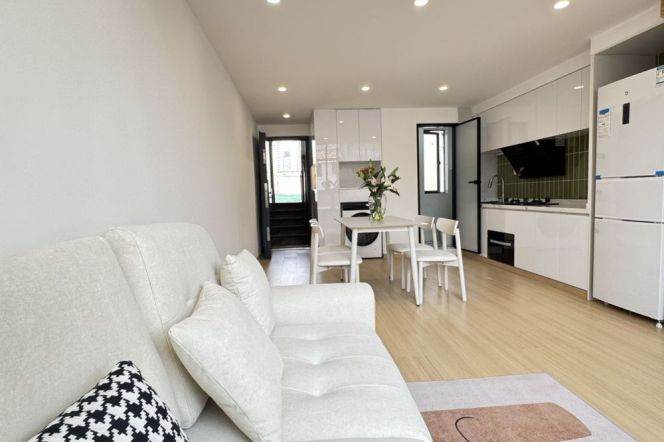 Fumin rd newly renovated chic &bright 1 bedroom old house for 9K