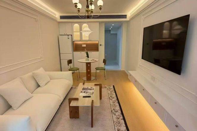 jiaotong uni renovated 1BR with a big living room@L10/11