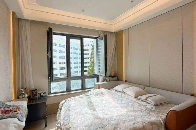 Phase 3 of Baihuiyuan，1 minute at Huangpu Riverfront, with an outdoor balcony
