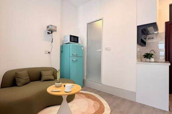 Newly renovated 1BR APT nr Shanxi(s) Rd IAPM 5.8k