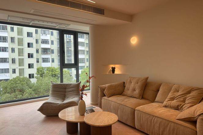 Nice Compound Elevator 2Br/2Lr/1Bt@L9 Hechuan Rd Station 