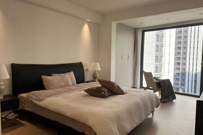 Modern decoration 4brs with floor heating  belonged to Xintiandi area,