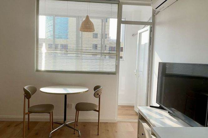 Quality 1 br 1 lr Apt w elevator nr Zhaojiabang rd line 7/9