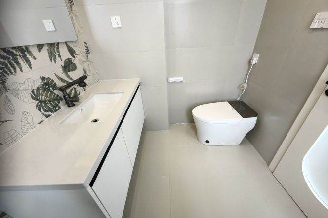 Hongqiao rd Metro L3&10  newly renovated 3 bedroom apartment with big Windows &floor heating for 16K