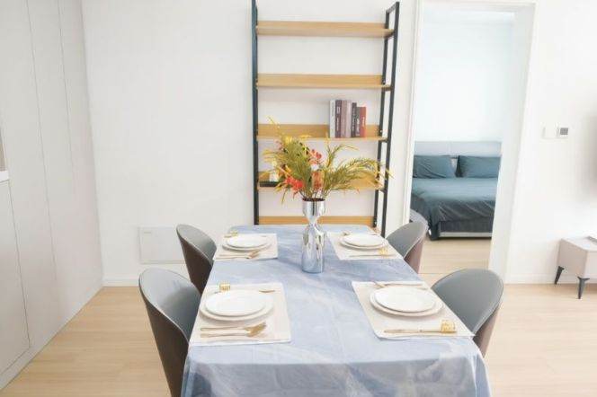 Modern decoration 2brs with floor heating in Gubei area