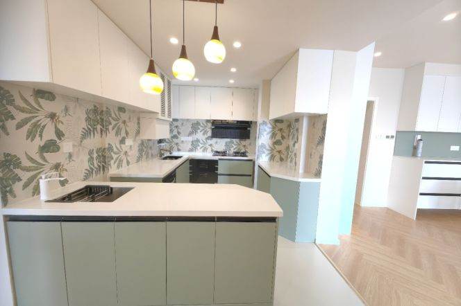 Hongqiao rd Metro L3&10  newly renovated 3 bedroom apartment with big Windows &floor heating for 16K