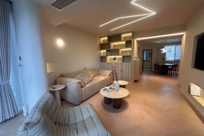 Nice Compound Elevator 2Br/2Lr/1Bt@L9 Hechuan Rd Station 