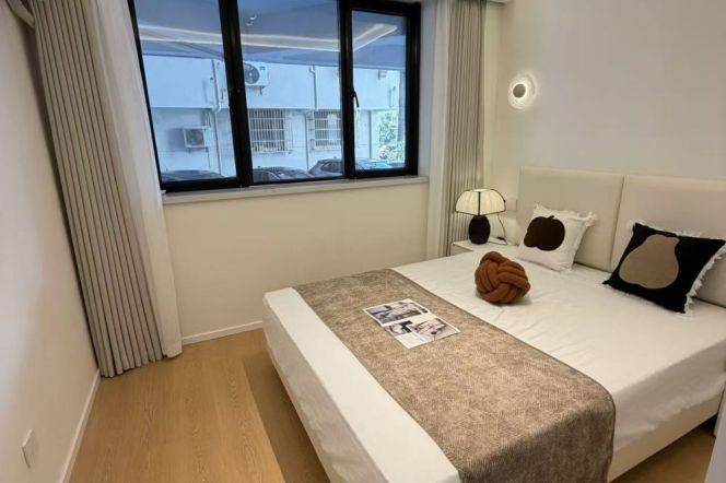 Jiaotong Uni 1BR with Central AC