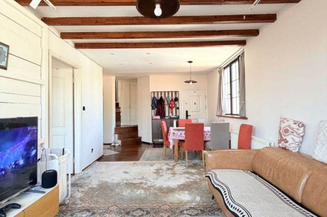 iapm 3 bedroom cozy old Apt with private terrace for 16K