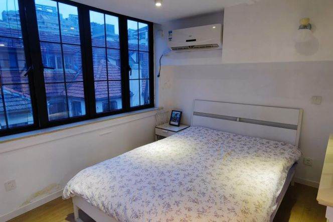 Cozy 1+1 bedroom in Old Xuhui, 5 mins walking to L9 DaPuQiao St.