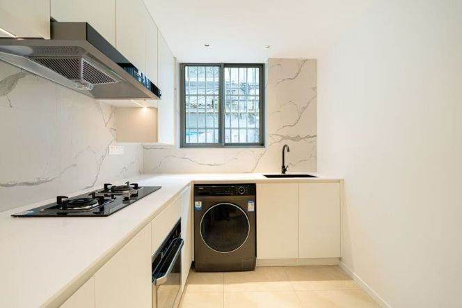 Cozy 1Br w. Yard&heating W. Nanjing Rd Station