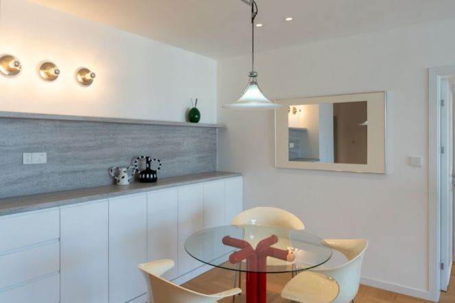 2 Brs, 2 Baths with Open Balcony/Floor heating/Gym/Swimming Pool, 130 sqm @ Xujiahui station L1,9&11