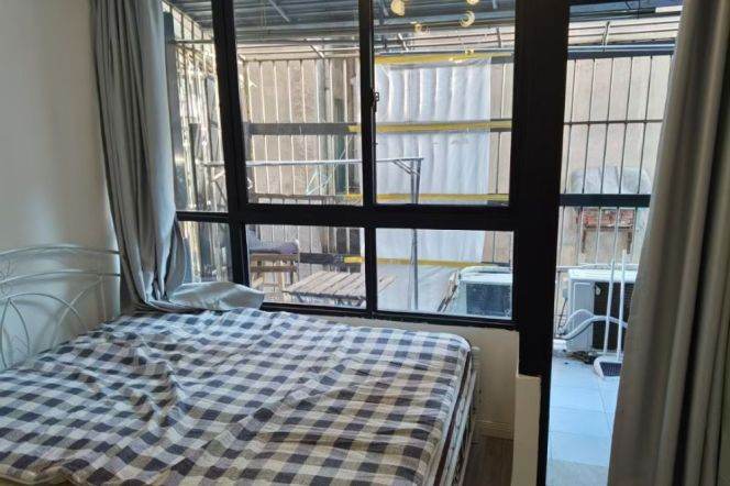 Furnished 1Br w. Balcony  Iapm