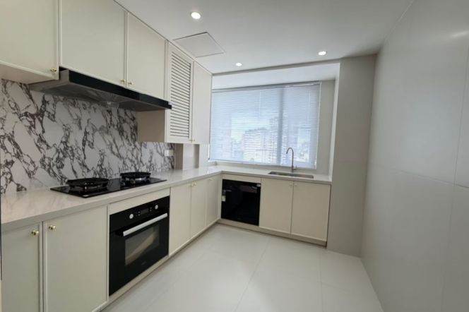 Xuhui 150 sqm brand new 3 br Apt &floor heating/big living room 19K