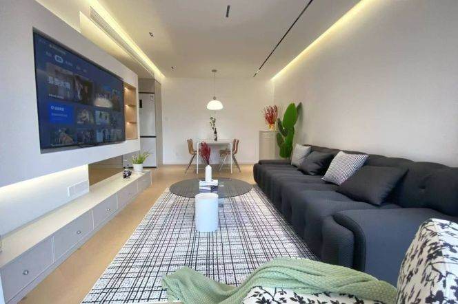 Nice compound/modern 1br 2lr/Good view/big living room,Changshou rd@L13/7