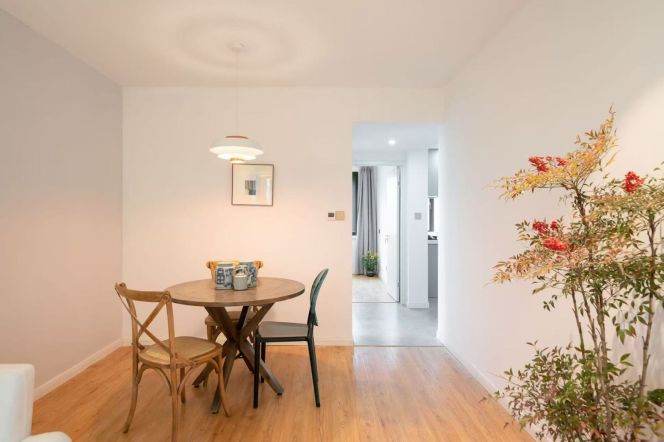 Stunning 1br with floor heating nr Jing'an Temple  Line 2/7/14  
