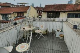 Cozy 1 br with private terrace in Old Xuhui. 7 mins walking to L 9/12 JiaShan Rd St.