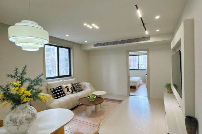 with a balcony, 2rooms are almost same size and separate, near the Bund.