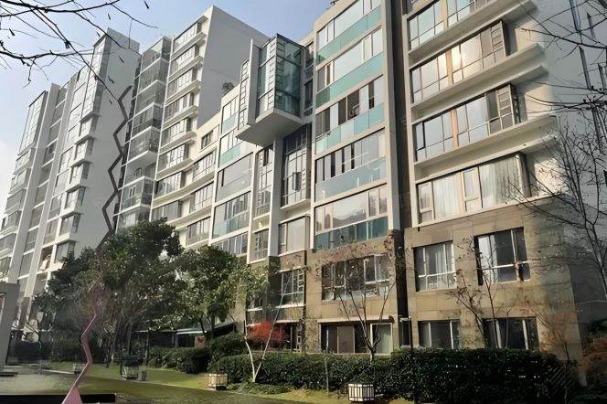 brand new super modern big 3brs floor heating nice view in central Xuhui 