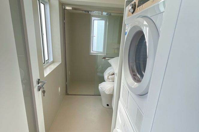 2 Brs with Brand-new Dec, Natural Light, Floor heating, Oven, 120 sqm @ West Yan’an Metro L3&4